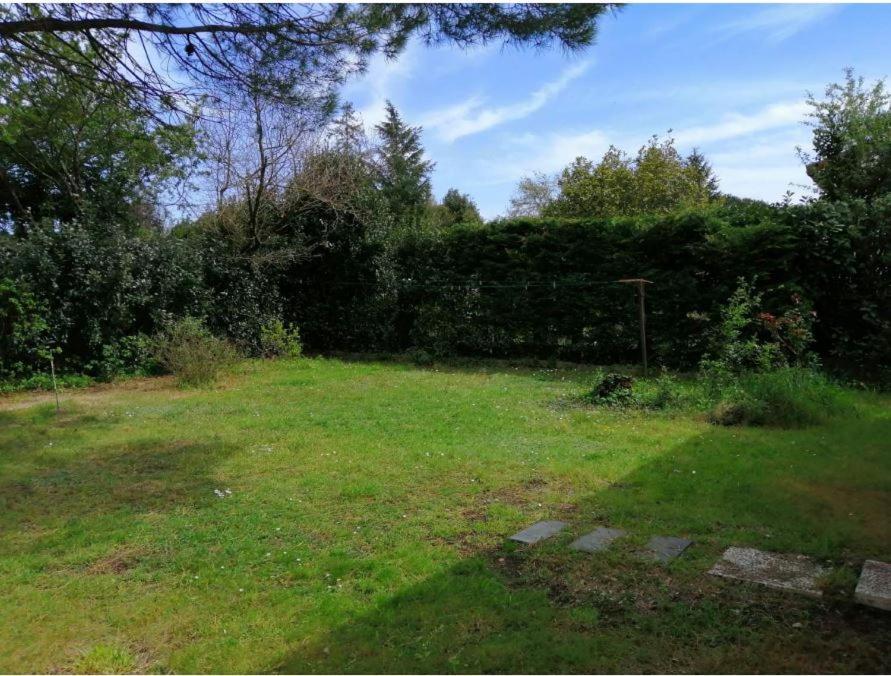Emplacement De Toile De Tente Dans Jardin Cugand 外观 照片